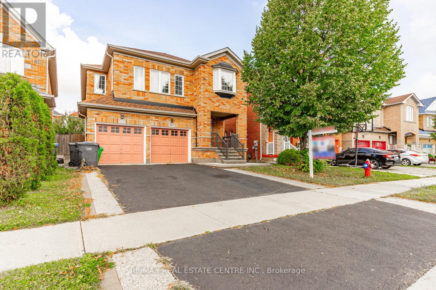 107 Crown Victoria Dr, Brampton, ON L7A 3X9