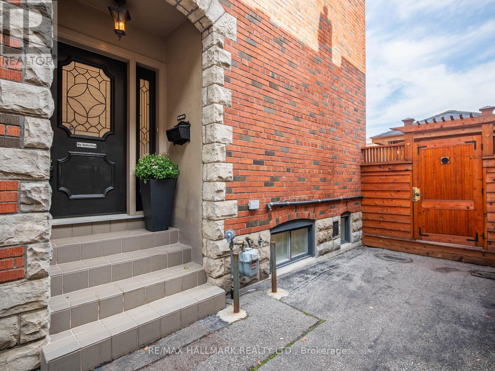 839 Carlaw Ave, Toronto, ON M4K 3L1