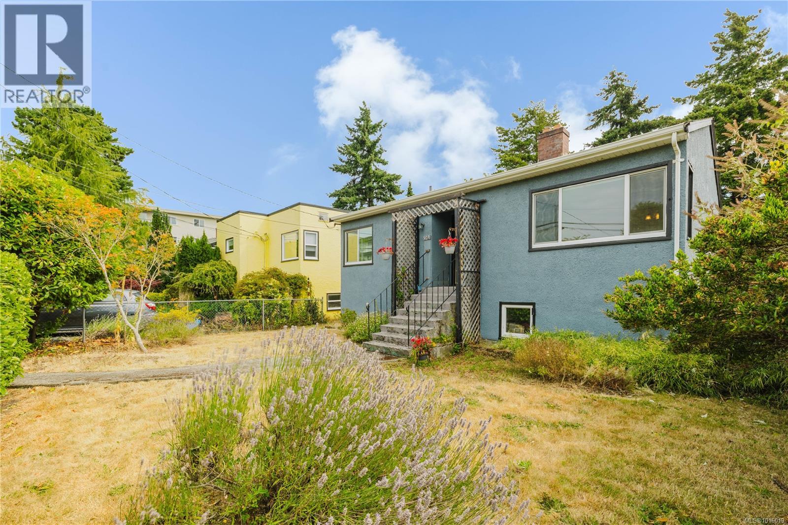 1905 Lee Ave, Victoria, BC V8R 4W9