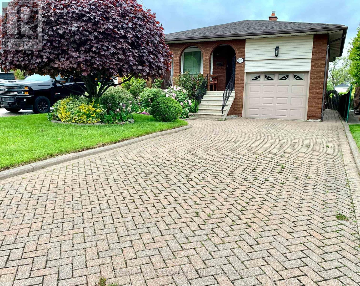 1217 Alexandra Ave, Mississauga, ON L5E 2A4