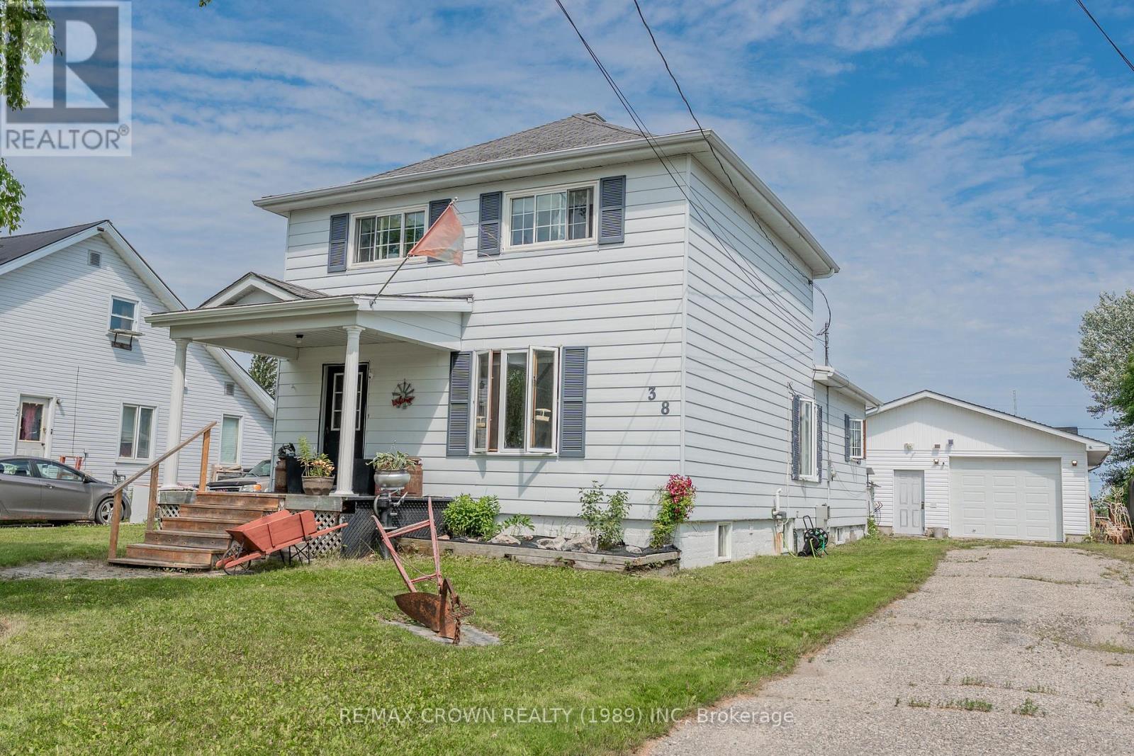 38 Third Ave, Smooth Rock Falls, ON P0L 2B0