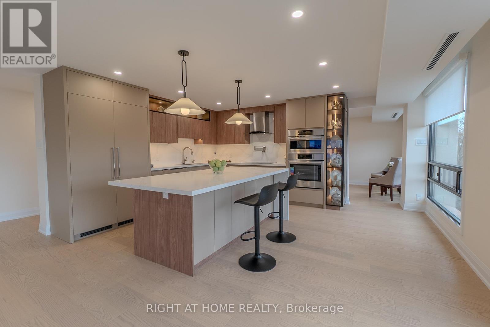 608 447 Walmer Rd, Toronto, ON M5P 2X9