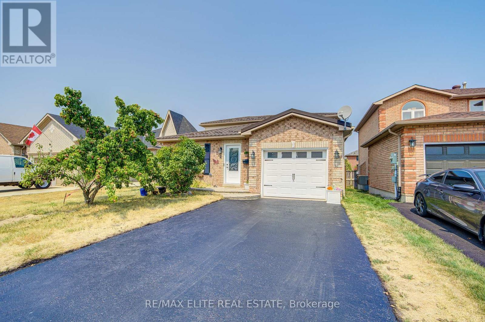 222 Country Ln, Barrie, ON L4N 0W1