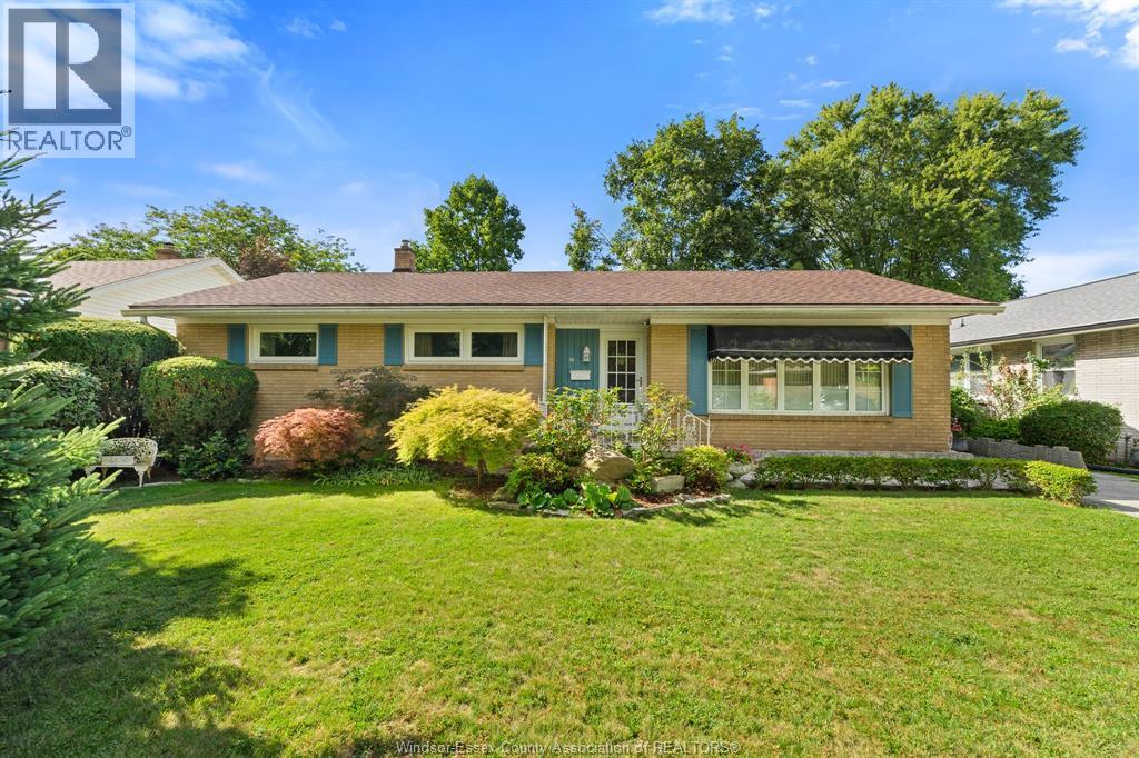 10 Alderton, Leamington, ON N8H 2G8