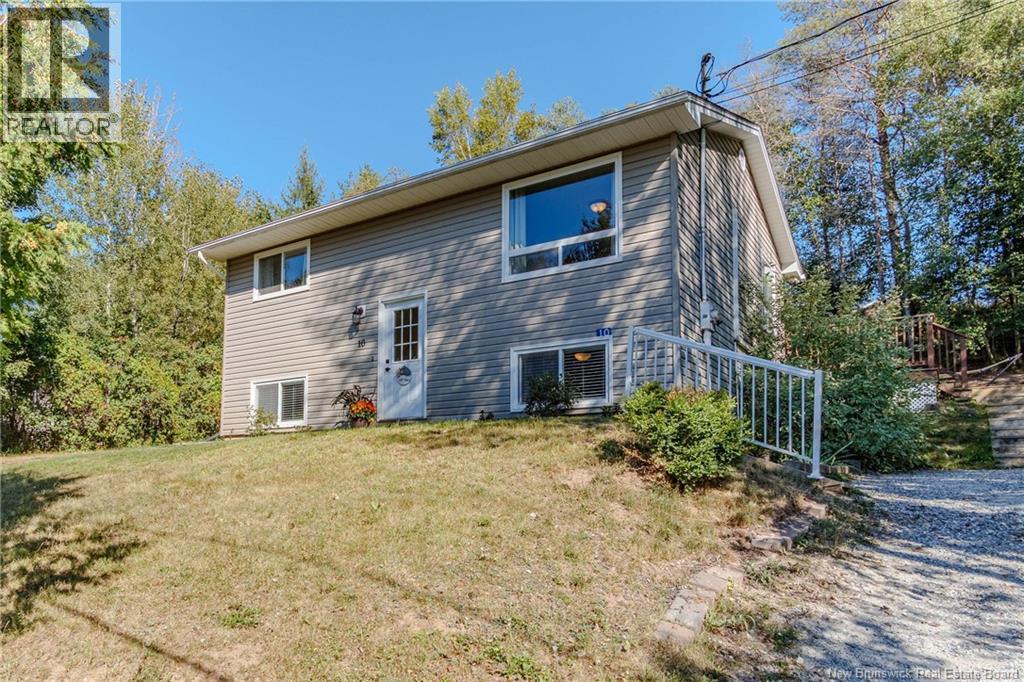 10 Templeton Ct, Lakeside, NB E5N 7C8
