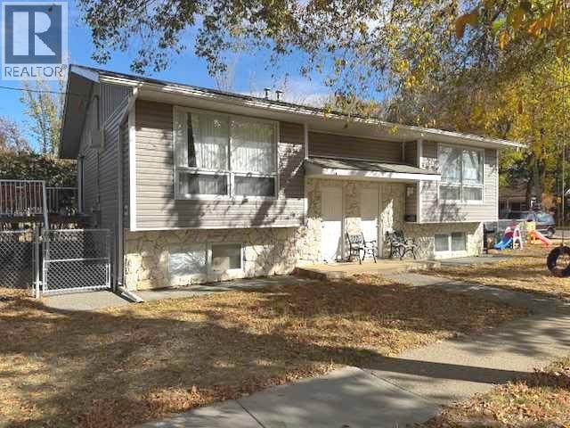 337 339 Ash Ave SE, Medicine Hat, AB T1A 8J6