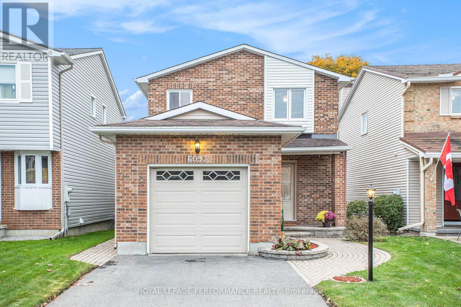6097 Forestglen Cres, Ottawa, ON K1C 5N9