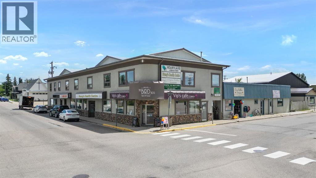 5001-05 49 Ave, Olds, AB T4H 1W9