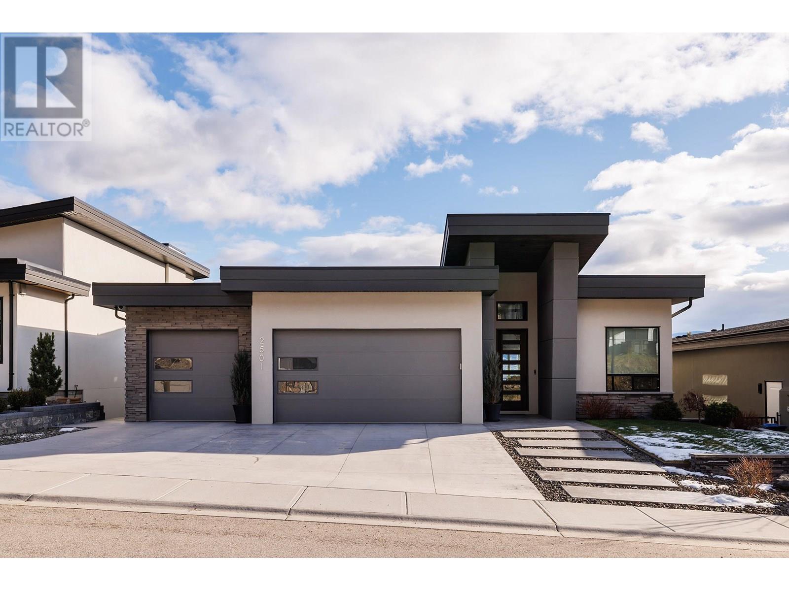 2501 Tallus Heights Dr, West Kelowna, BC V4T 3M2