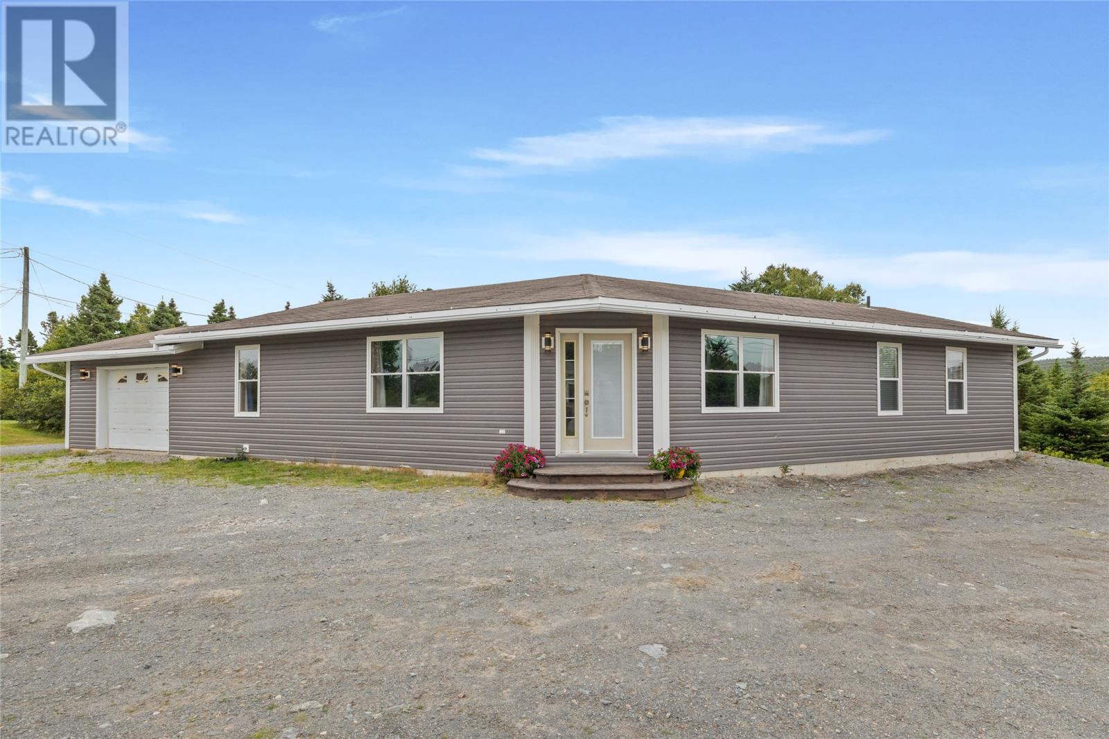 57 Track Rd, Mobile, NL A0A 3A0