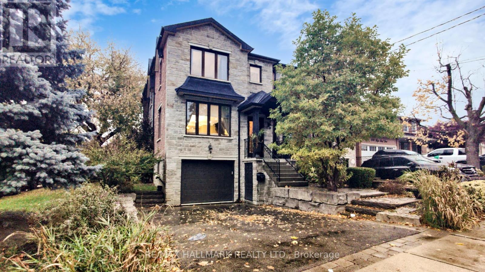 204 Maple Leaf Dr, Toronto Rustic, ON M6L 1P1