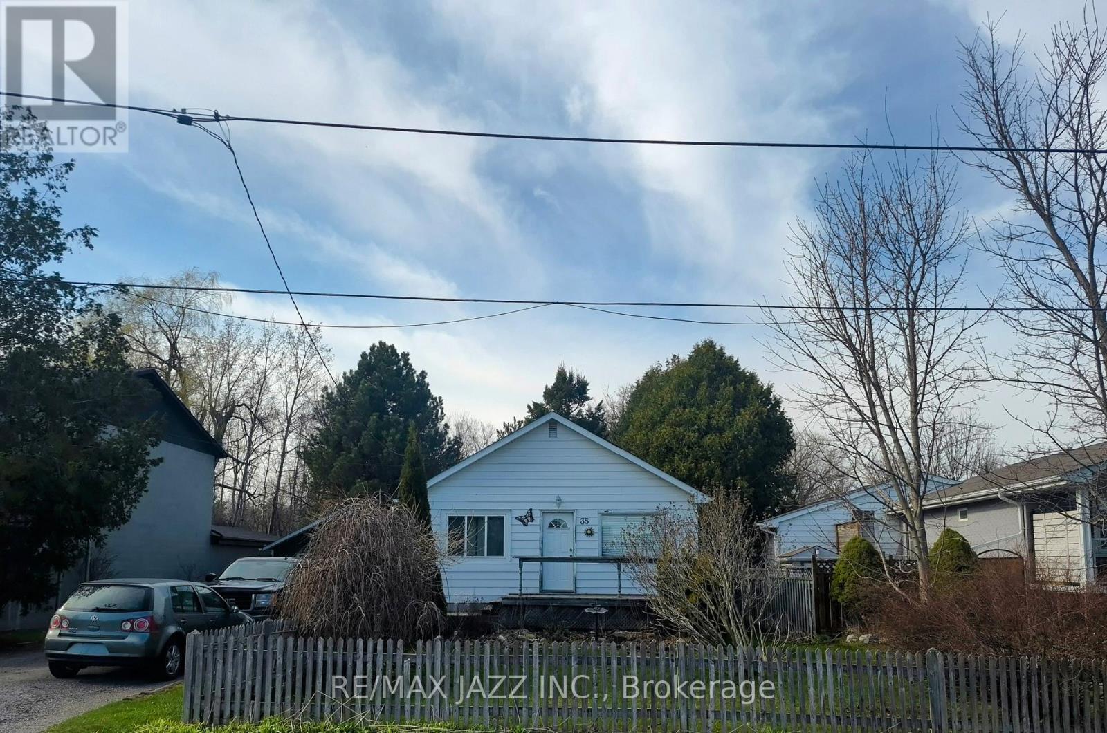 35 Maple St, Uxbridge, ON L9P 1C8