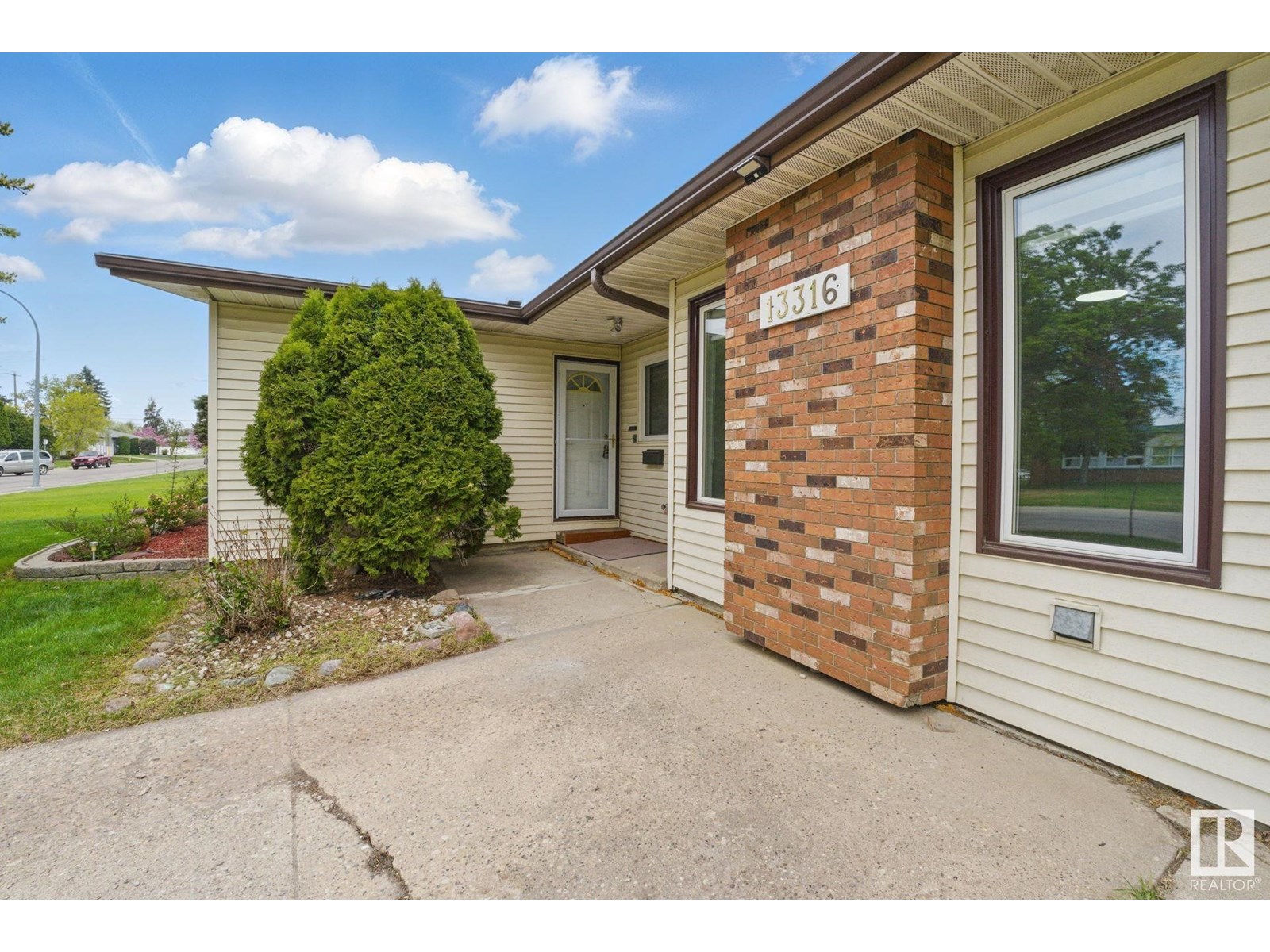 136 Av Nw Unit 13316, Edmonton, AB T5L 4B3