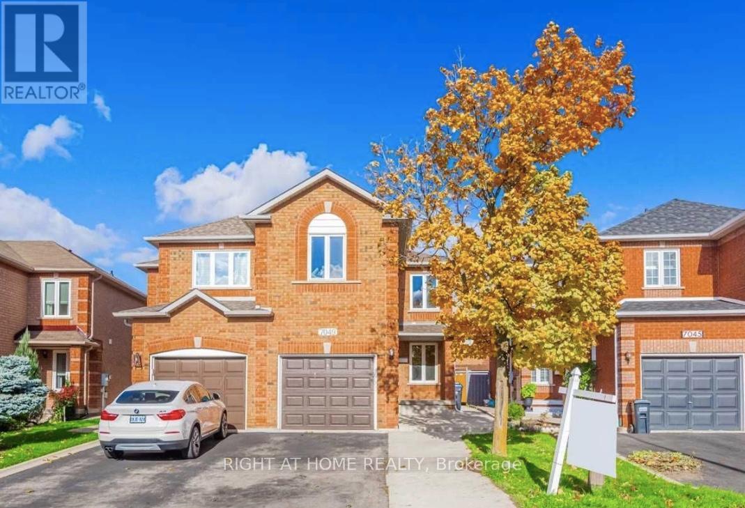 7049 Graydon Ct, Mississauga, ON L5N 7H4