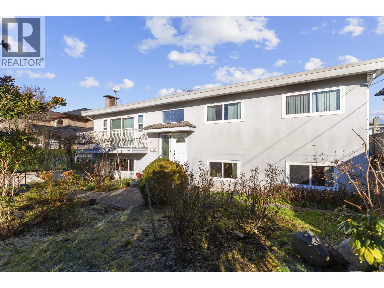 6771 Winch St, Burnaby, BC V5B 2L7