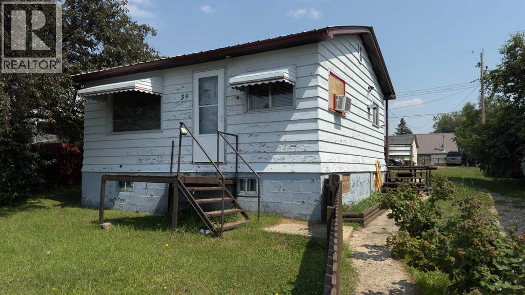 39 Rydberg St, Hughenden, AB T0B 2E0