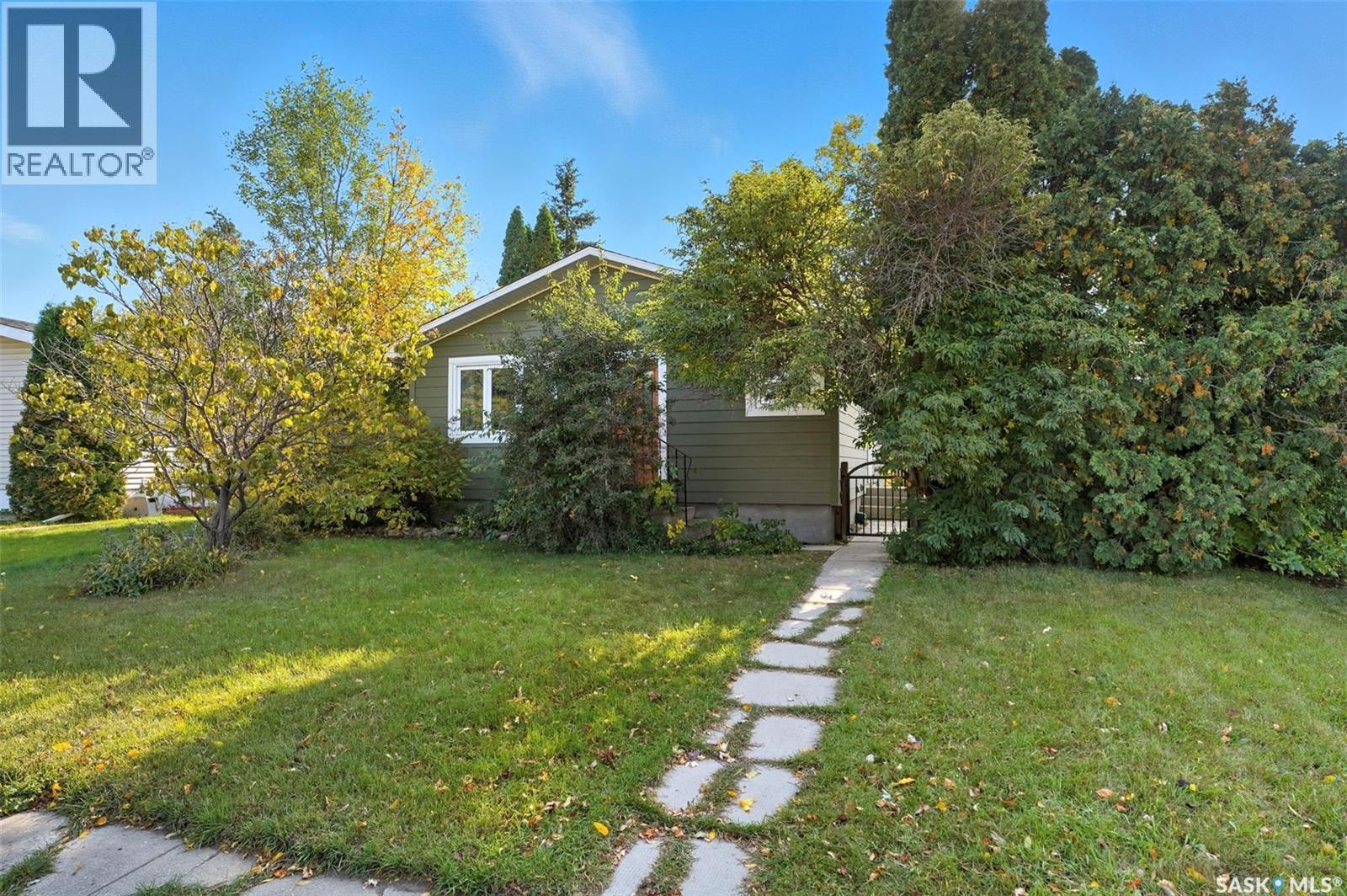 97 Arnason Cres, Saskatoon, SK S7H 4M7