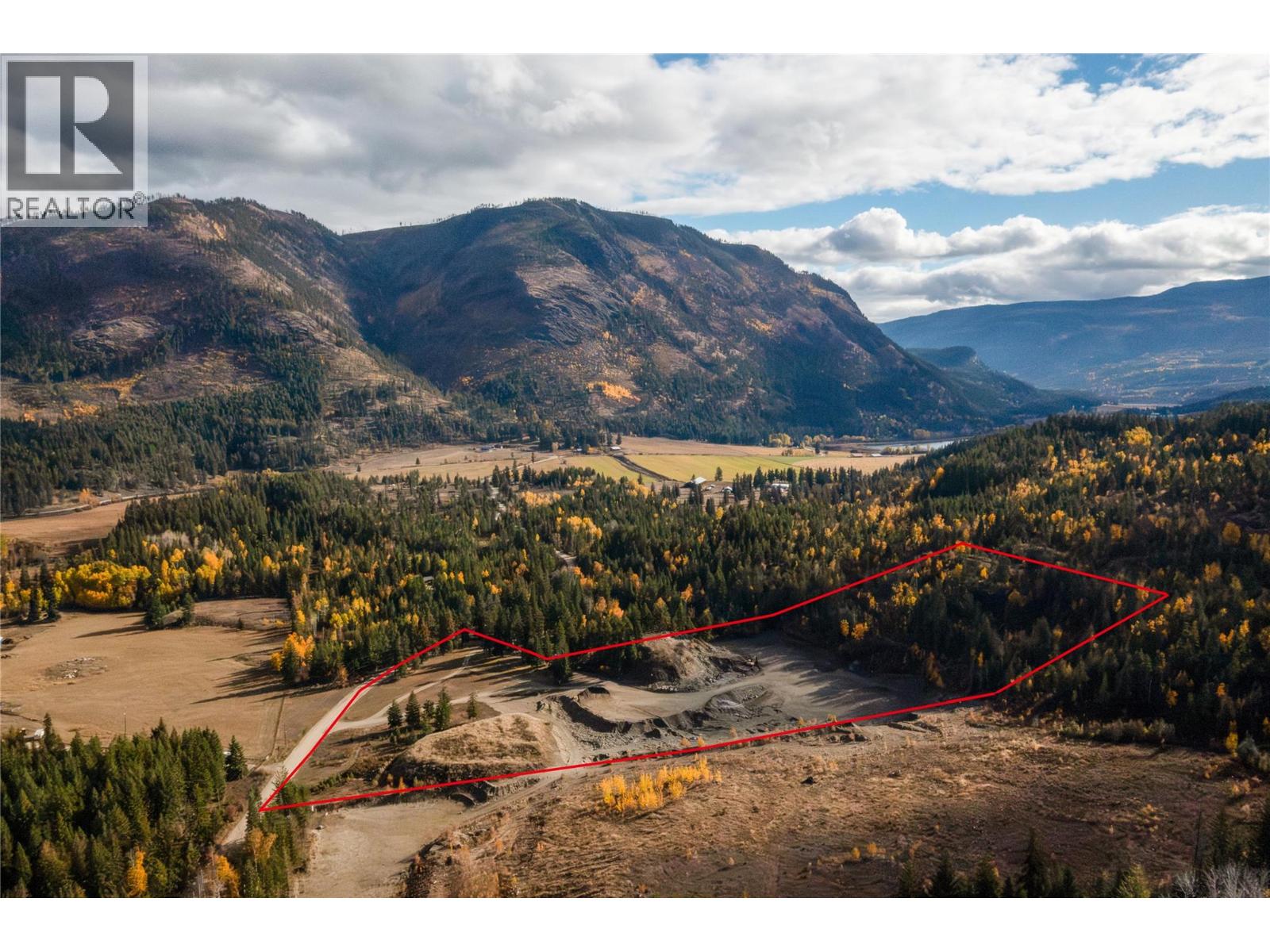 8336 Skimikin Rd, Chase, BC V0E 1M1