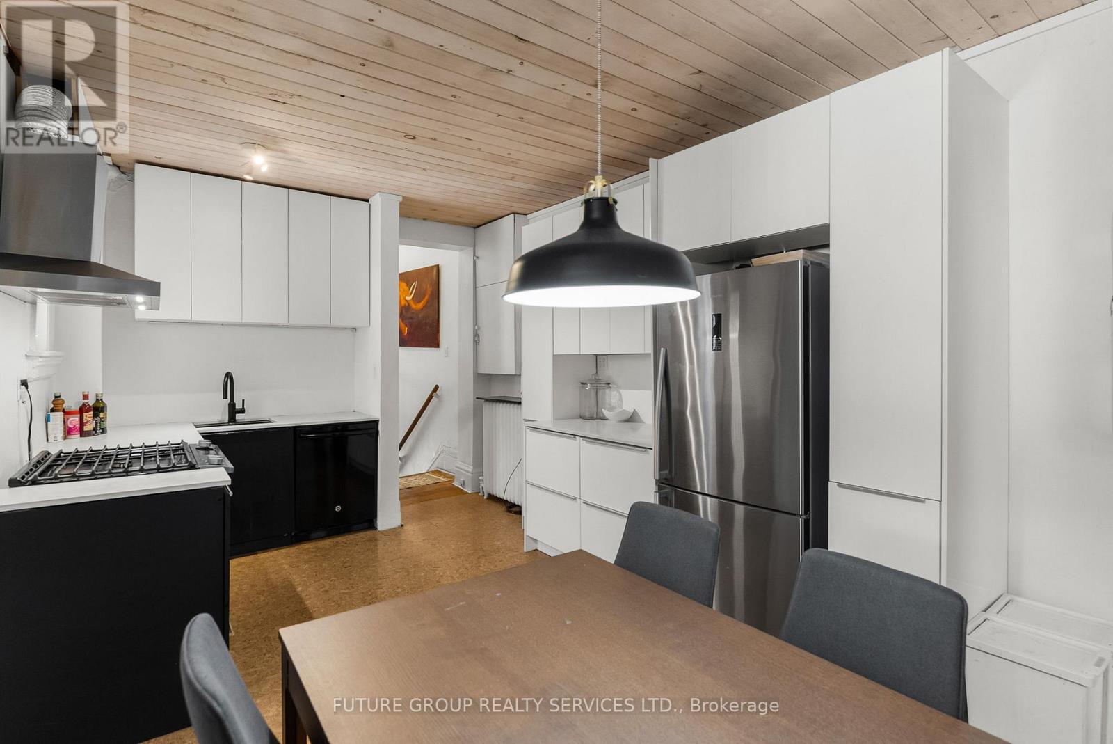 10 Borden St, Toronto, ON M5S 2M9