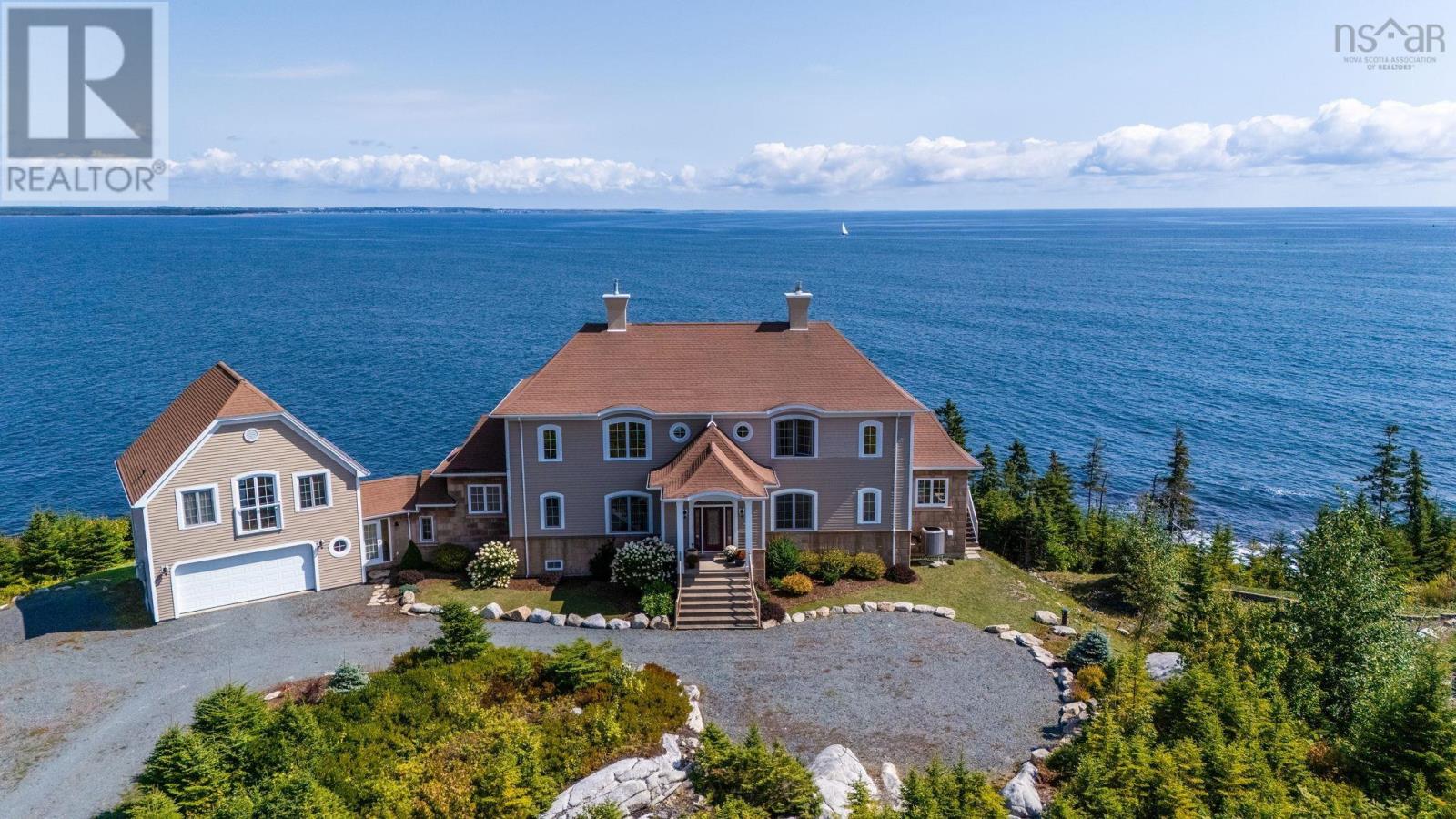73 Kestrel Ct, Halibut Bay, NS B3V 1P5