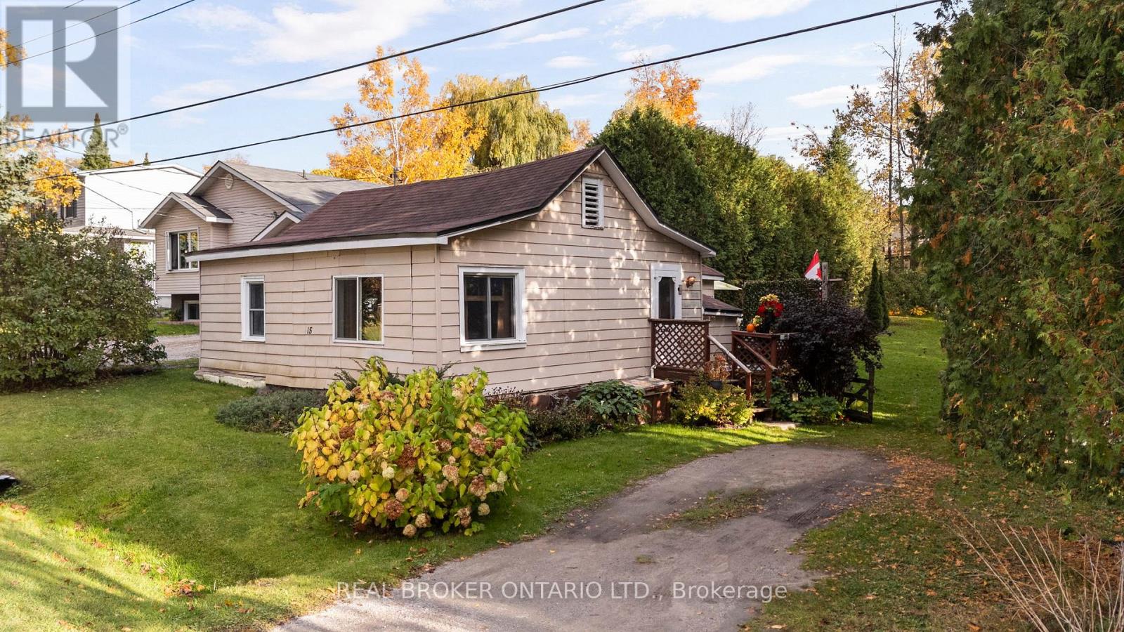 15 Lovejoy St, Tay, ON L0K 2A0