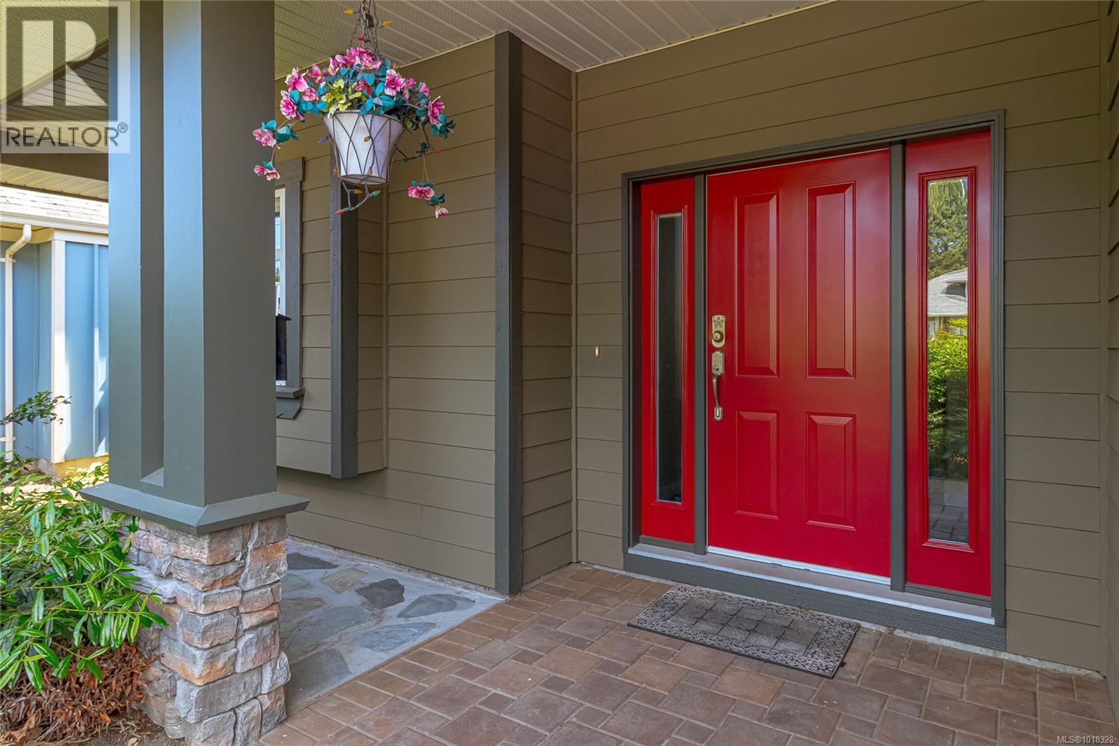 2211 Graduation Pl, Saanich, BC V8N 6N3