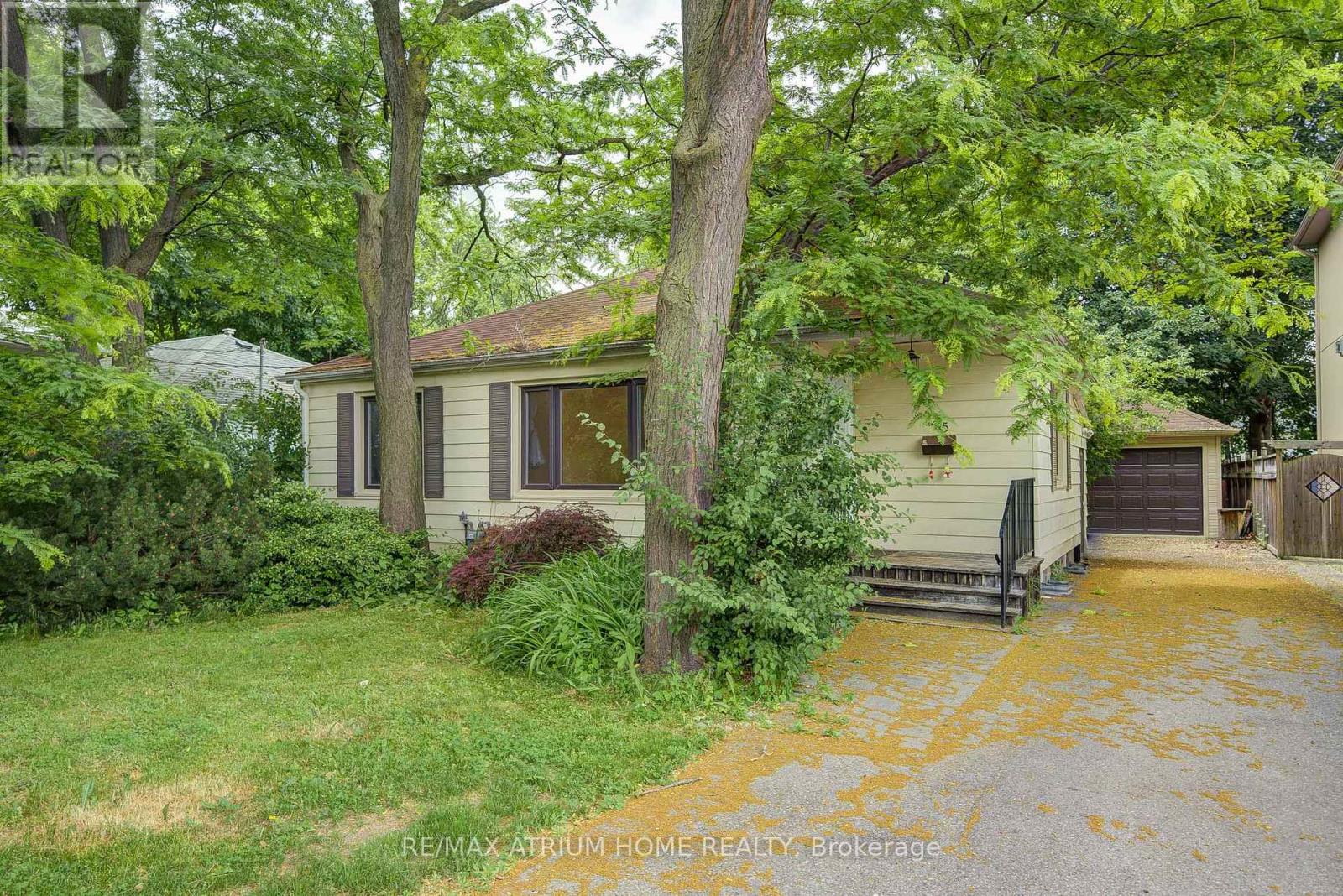 45 Woodward Ave, Markham, ON L3T 1E6