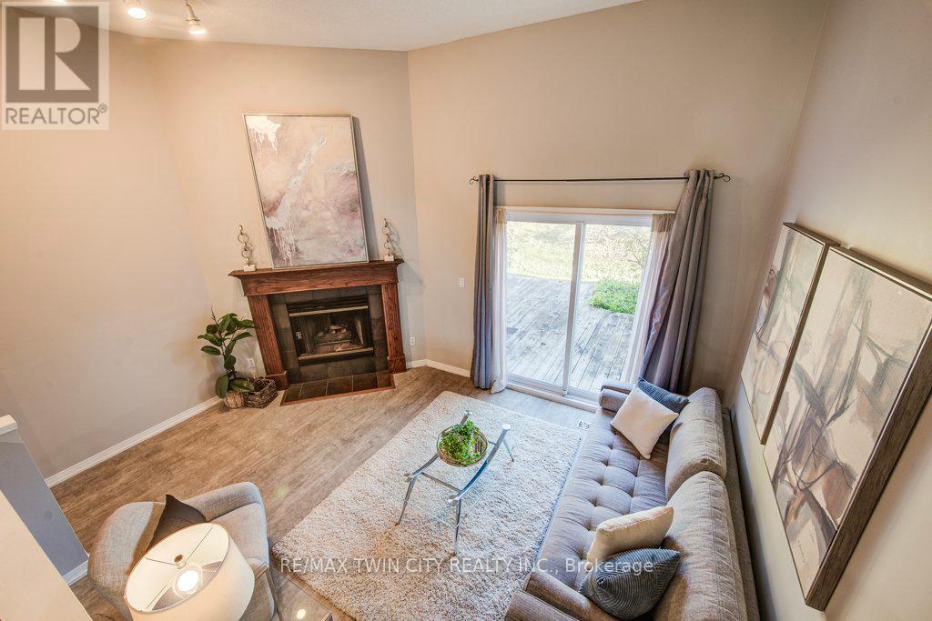 29 589 Beechwood Dr, Waterloo, ON N2T 2K9