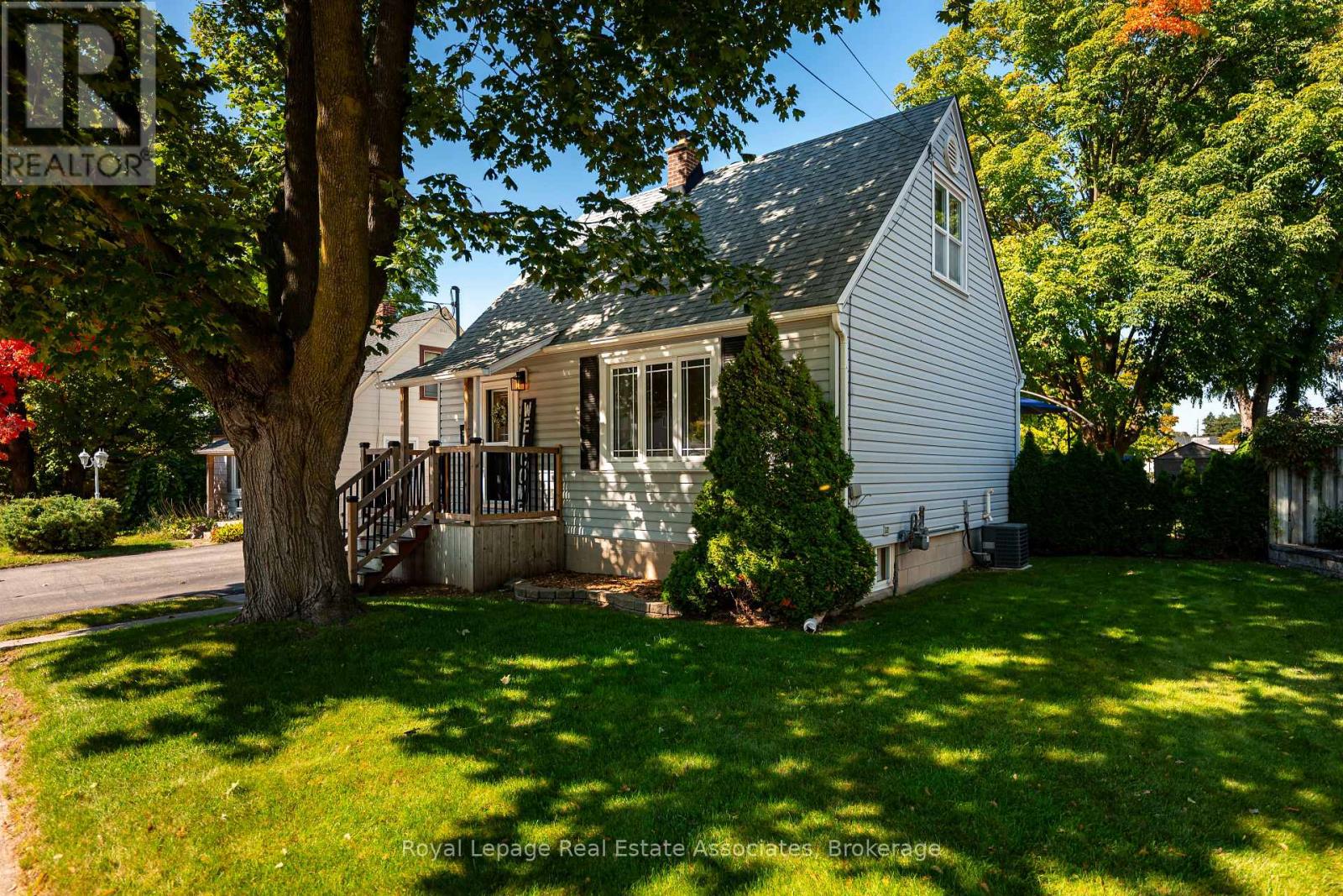 10 Normandy Blvd, Halton Hills, ON L7G 1W1