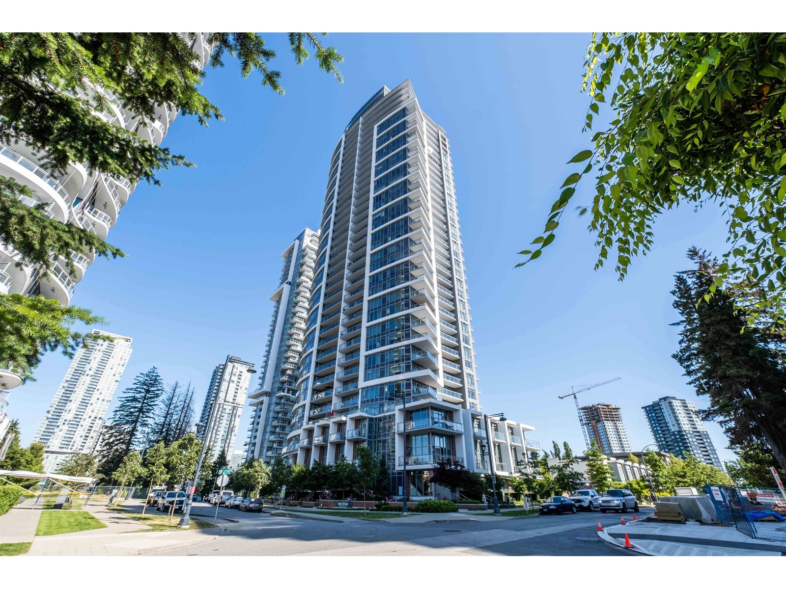 13308 Central Avenue Unit 909, Surrey, BC V3T 0M4