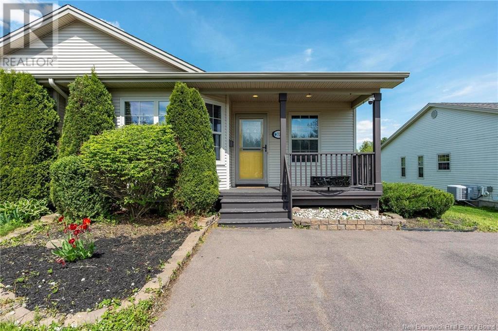 72 Colby Cres, Moncton, NB E1G 5M3