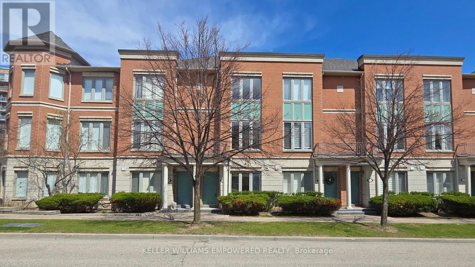 68 Suncrest Blvd #3 Blvd, Markham, ON L3T 7Y1