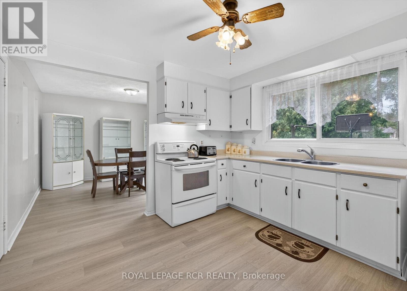 856 Magnolia Ave, Newmarket Huron Heights-leslie Valley, ON L3Y 3C7