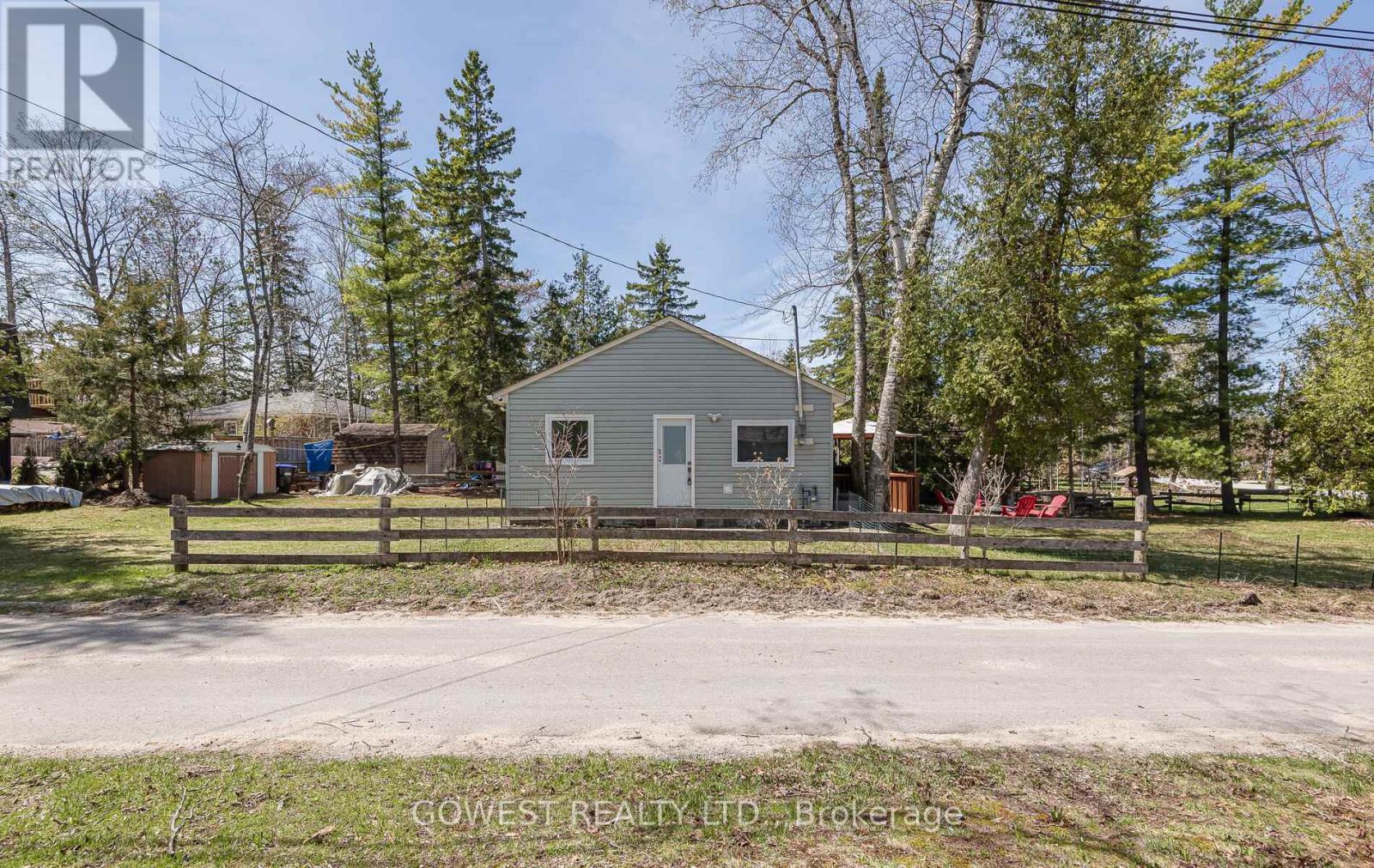 2137 Shore Ln, Wasaga Beach, ON L9Z 2X7