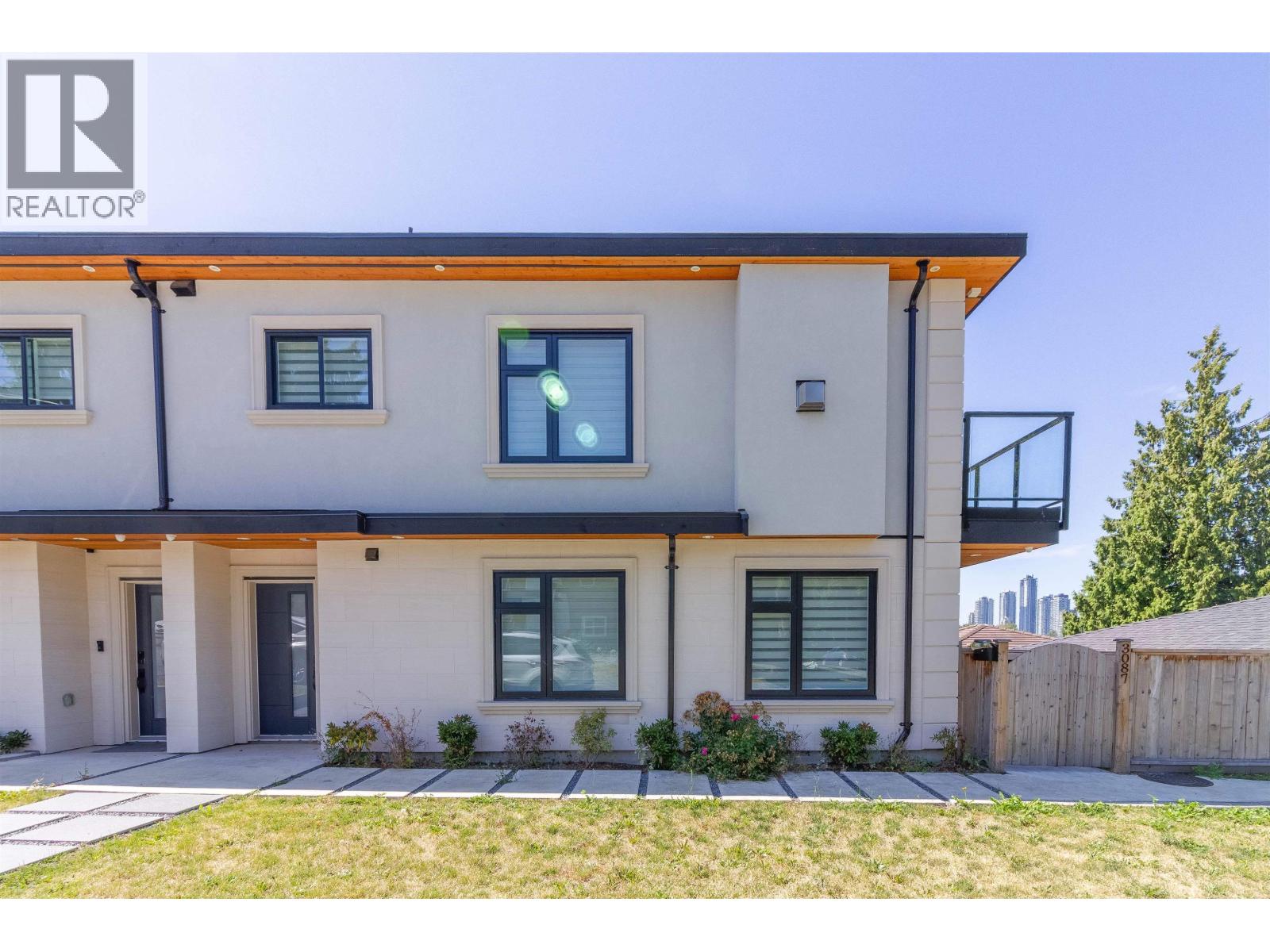3087 Royal Oak Ave, Burnaby, BC V5G 4H5