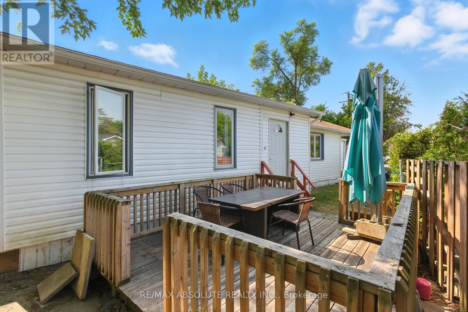 21 Bonner St, Ottawa, ON K2H 7S9