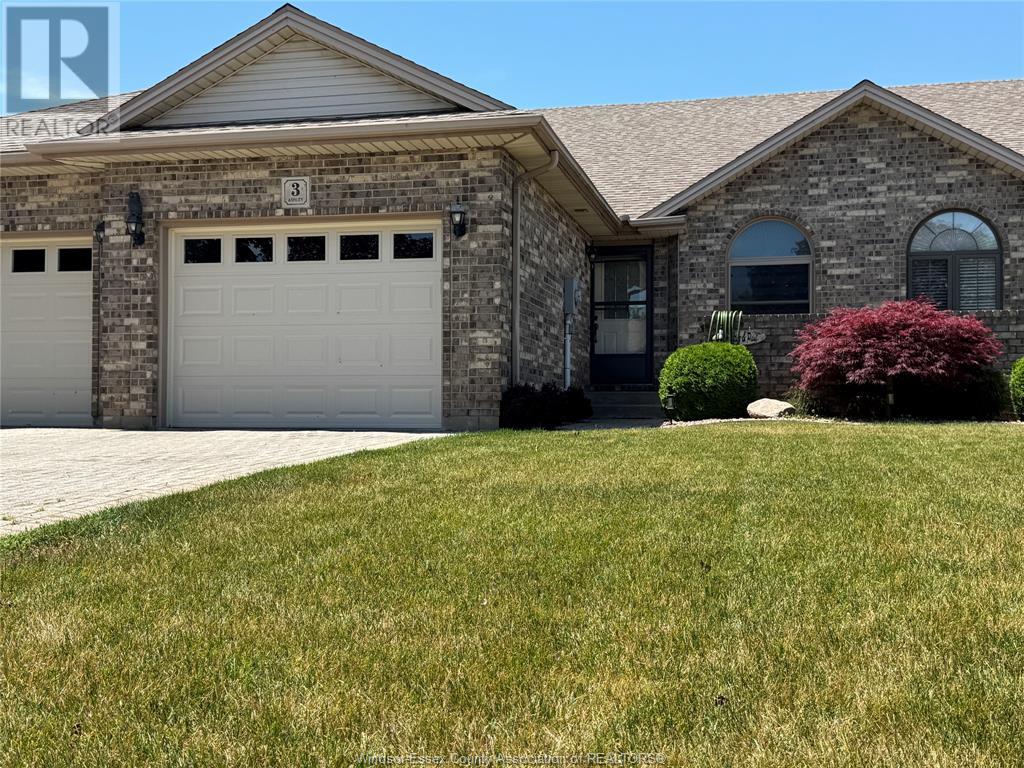 3 Ashley Cres, Leamington, ON N8H 5J1