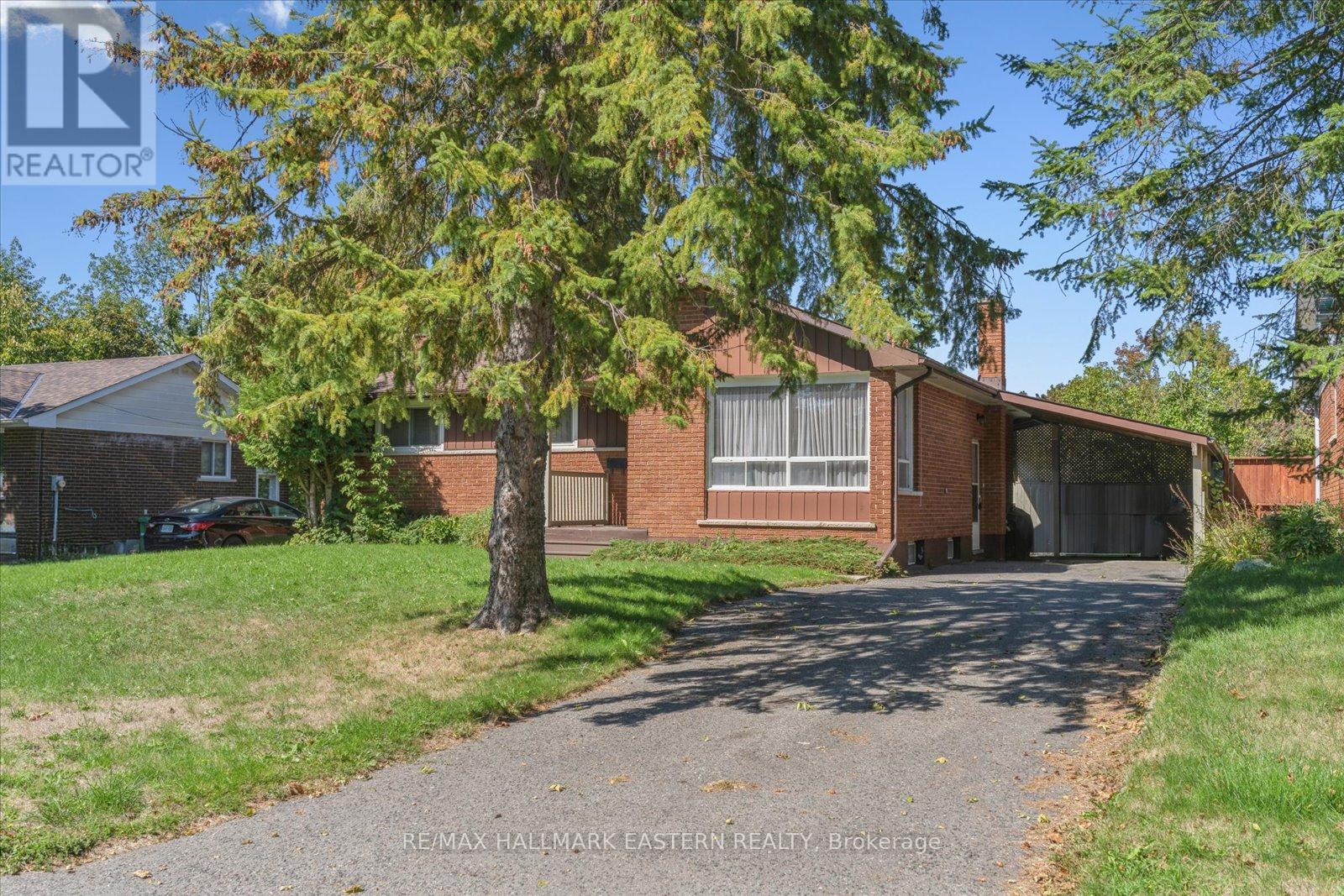 33 Springbrook Dr Ward 2 Dr, Peterborough, ON K9J 1L3