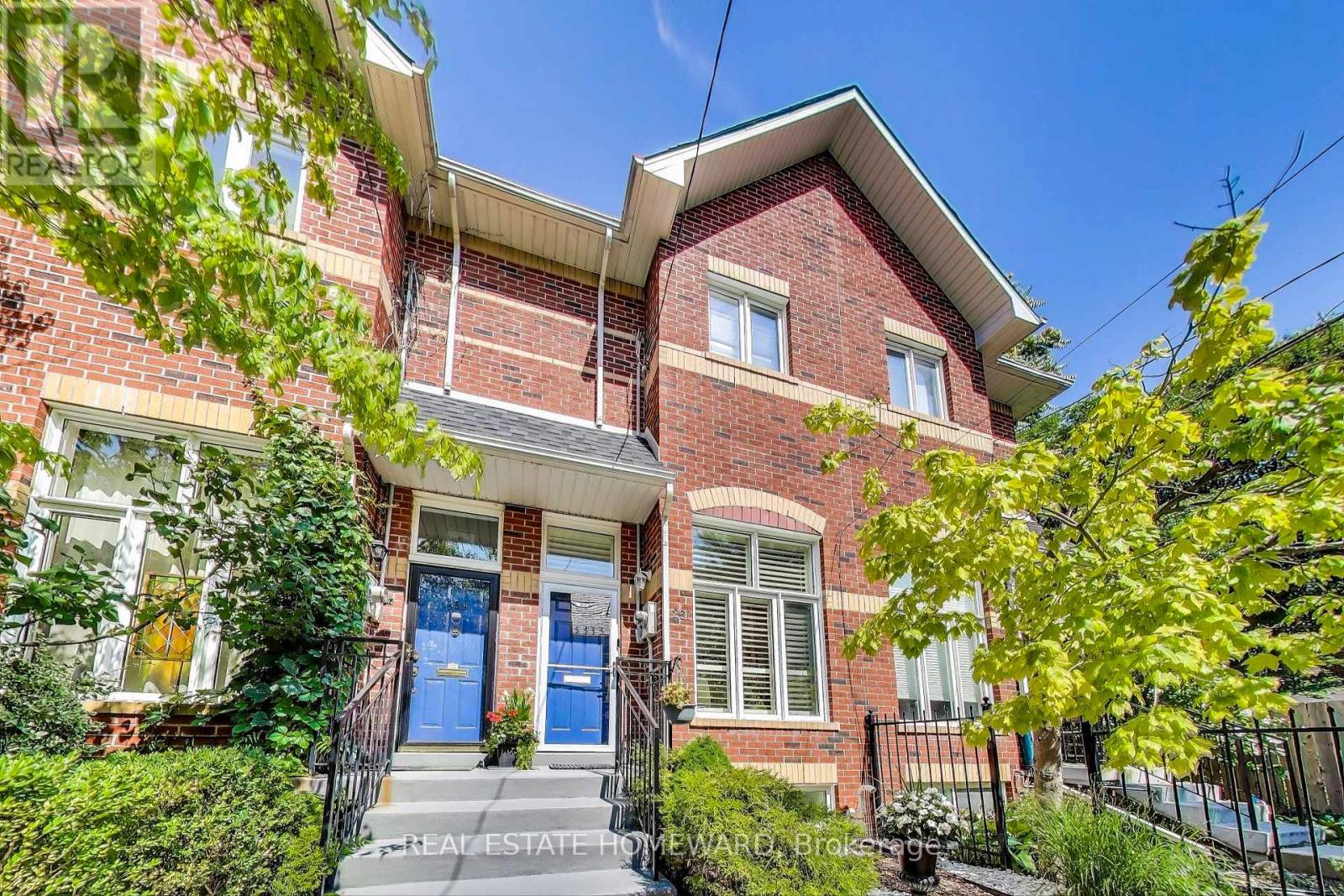 257 Milan St, Toronto, ON M5A 4C3