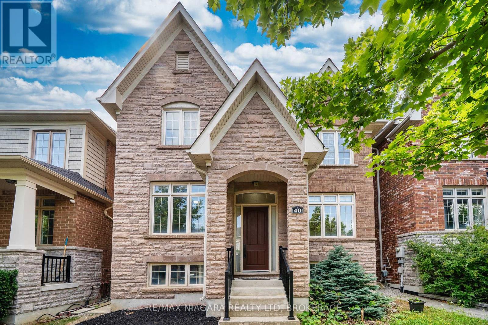 40 Dungannon Dr, Markham, ON L6C 0K1