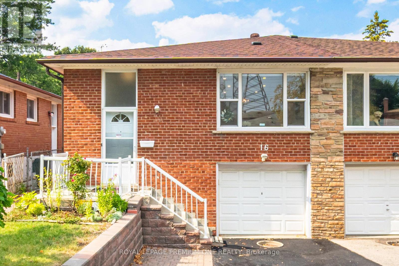 16 Reiber Cres S, Toronto Bayview Woods-steeles, ON M2H 1C4