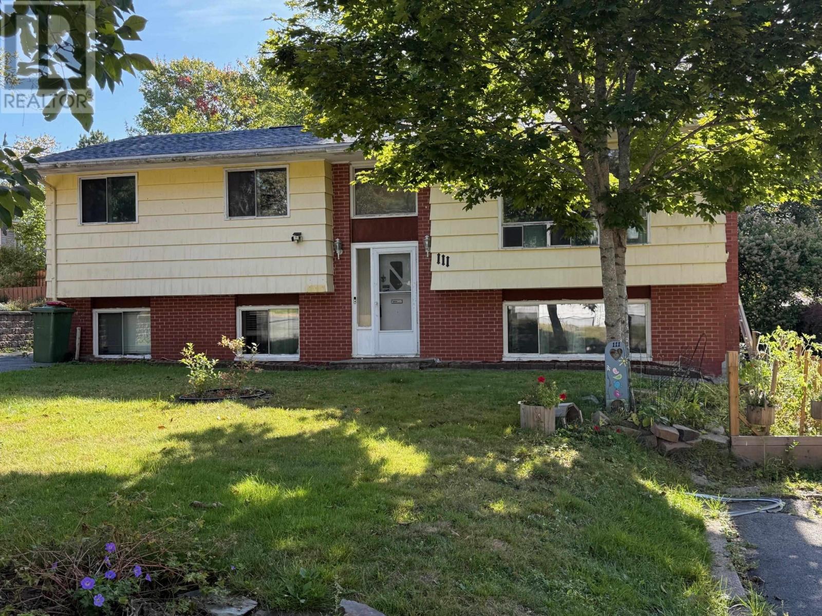 111 Skyridge Ave, Lower Sackville, NS B4C 1R5
