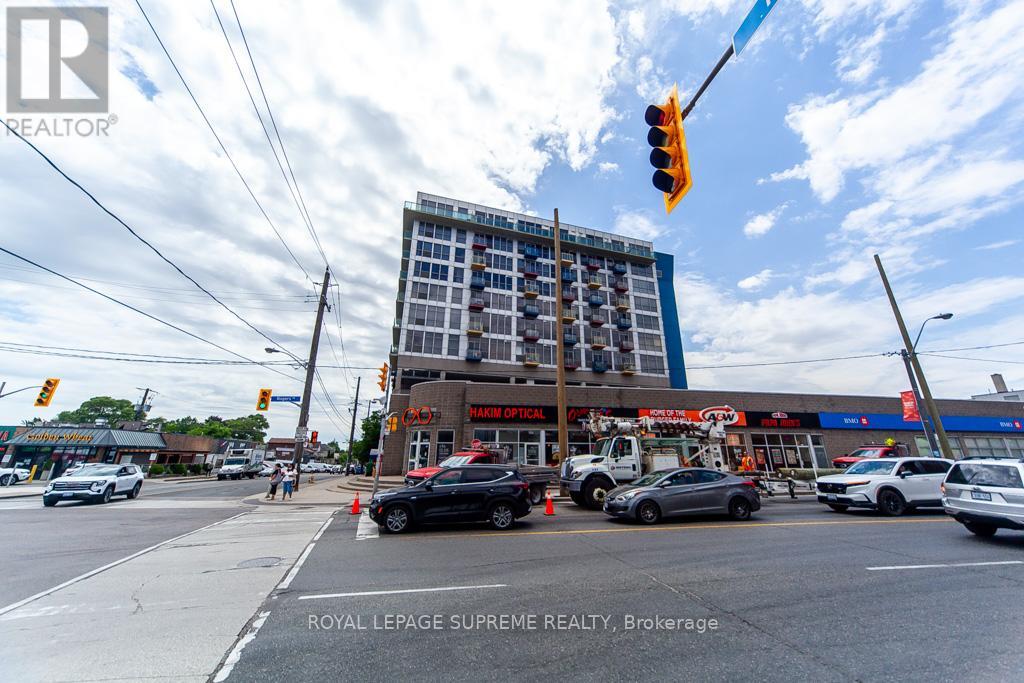 202 1600 Keele St, Toronto, ON M6N 5J1