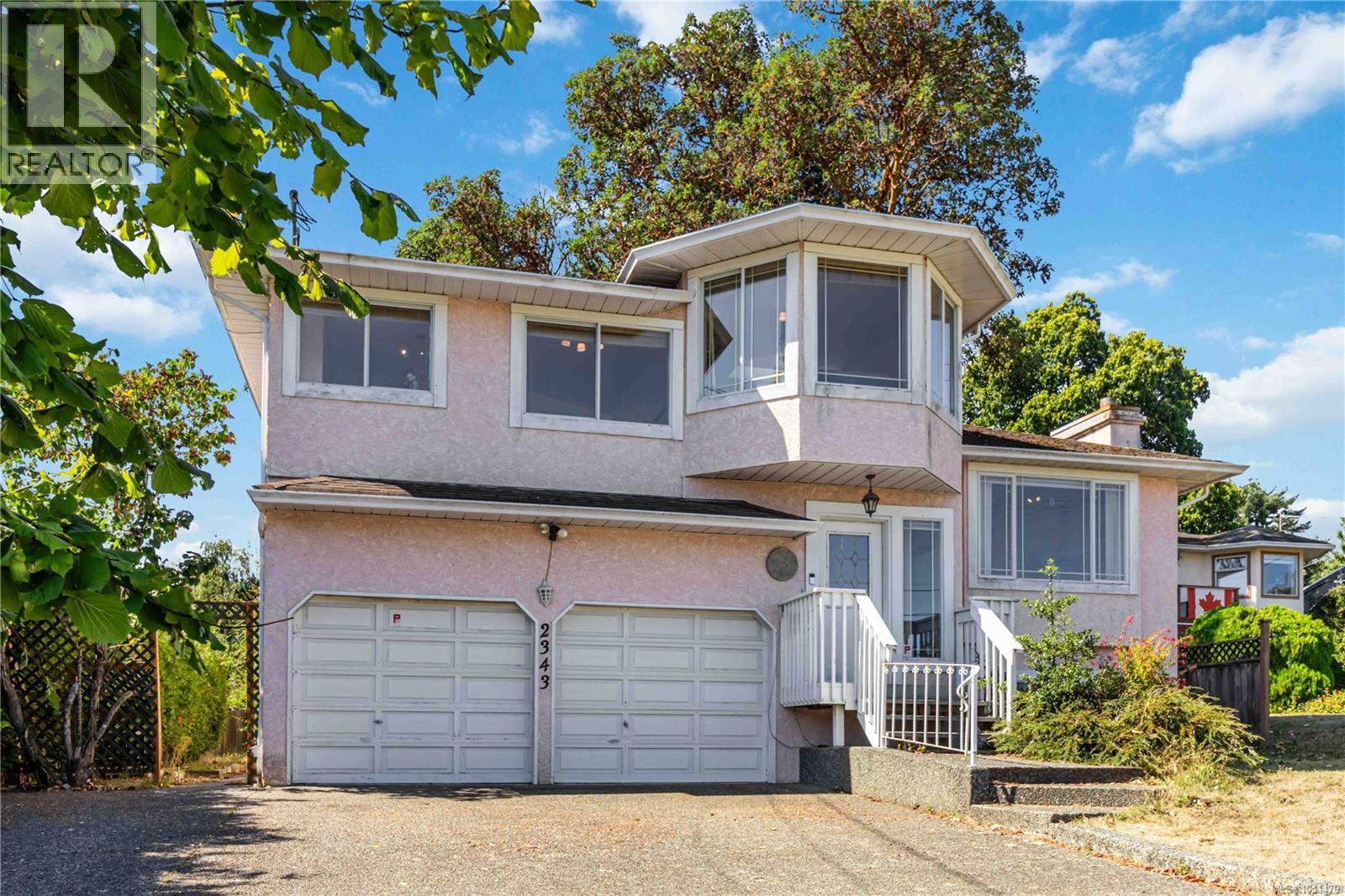 2343 Edgelow St, Saanich, BC V8N 1R6