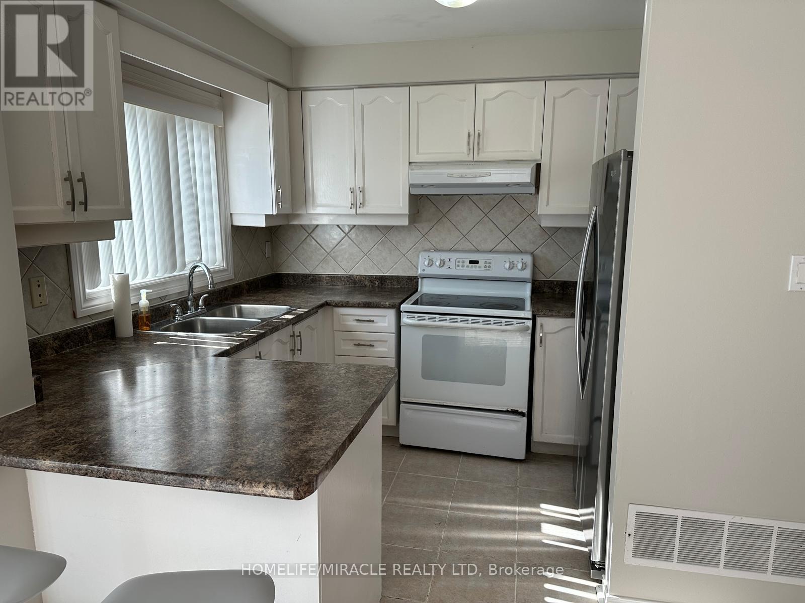 67 1588 South Parade Ct, Mississauga, ON L5M 6E7