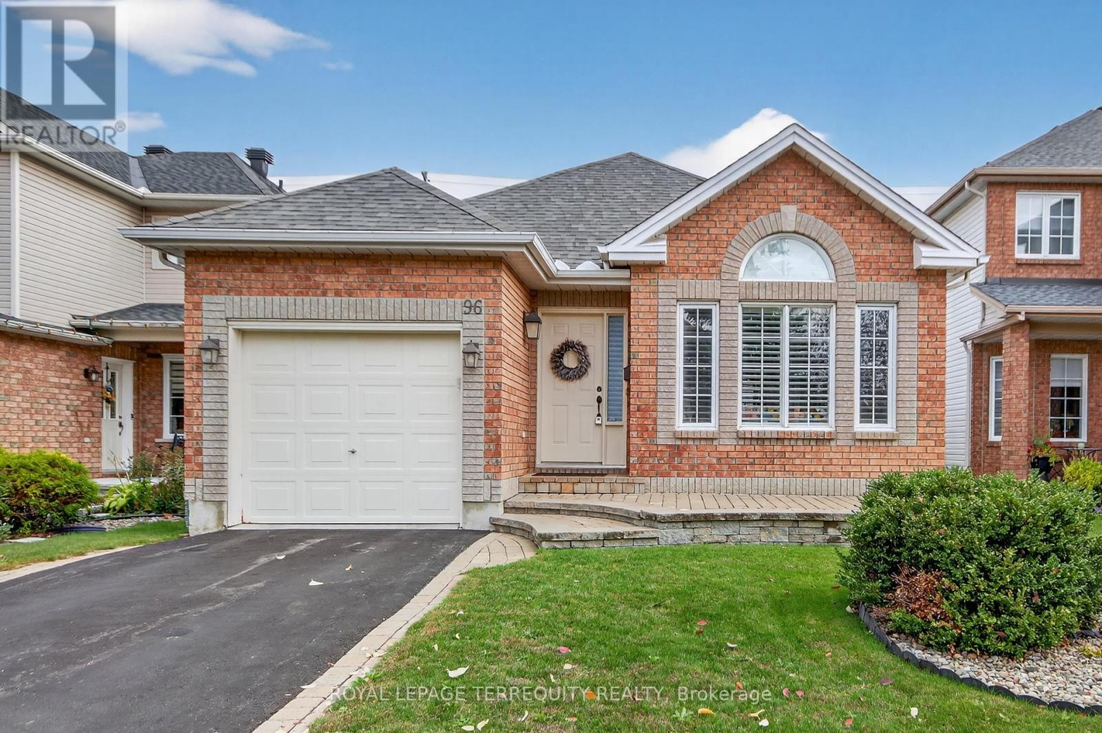 96 Allanford Ave, Ottawa, ON K1T 3Y6