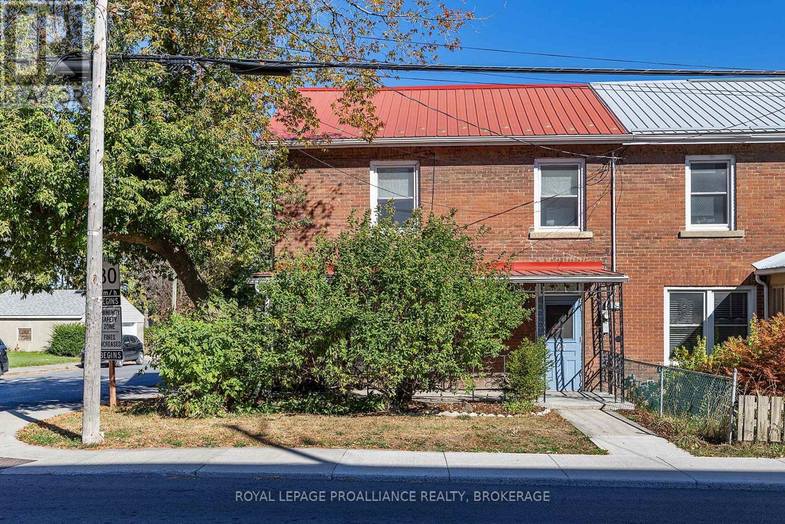 107 Stephen St, Kingston, ON K7K 2C5