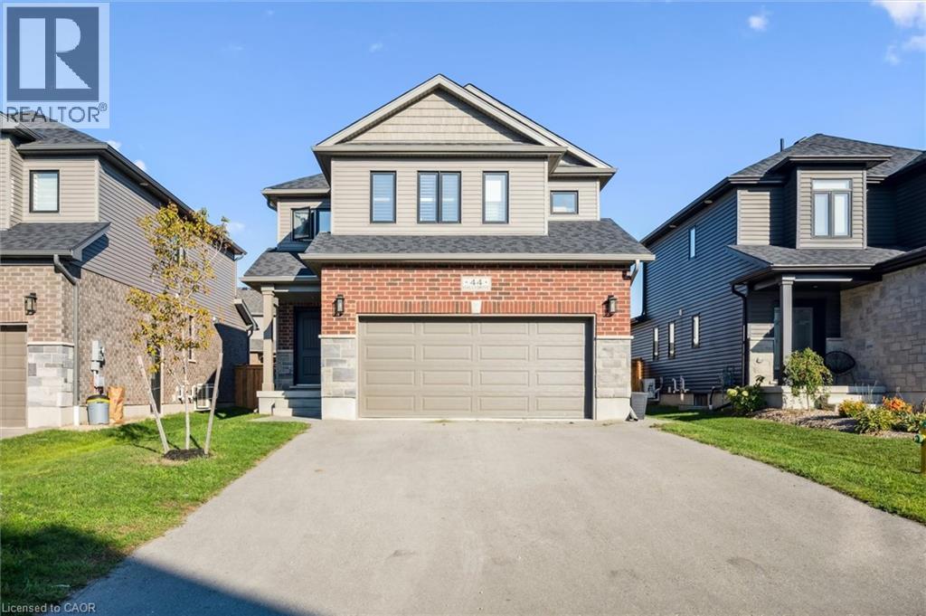 44 Halls Dr, Centre Wellington, ON N0B 1S0