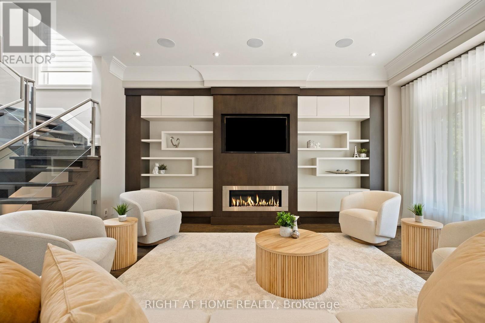 316 Churchill Ave, Toronto, ON M2R 1E7