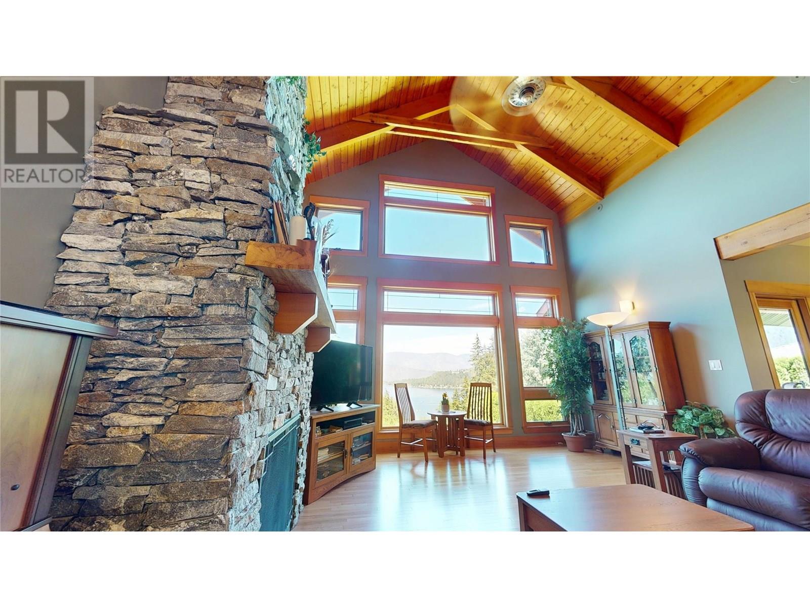 2573 Islandview Rd, Blind Bay, BC V0E 1H2